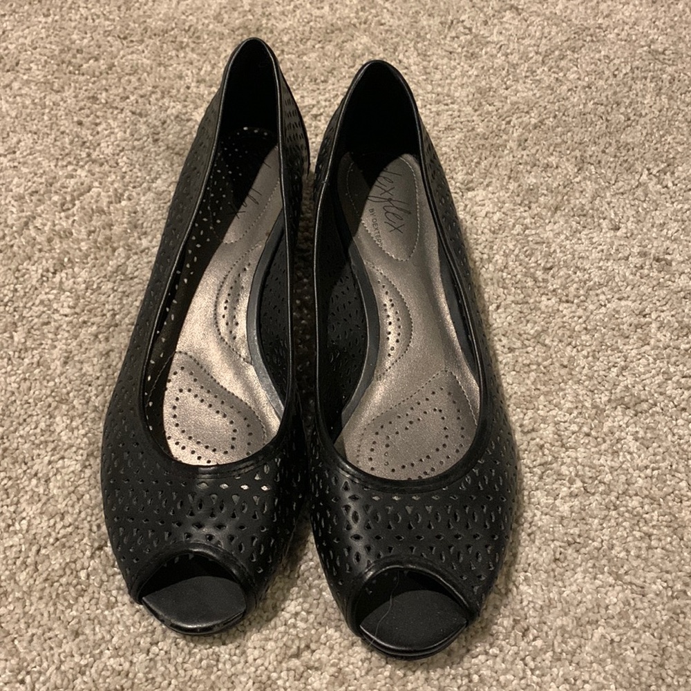 Women’s size 8 fe flex by Dexter shoes with small cork wedge